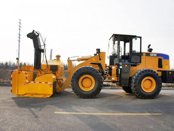 拋雪機在使用中需要注意的事項